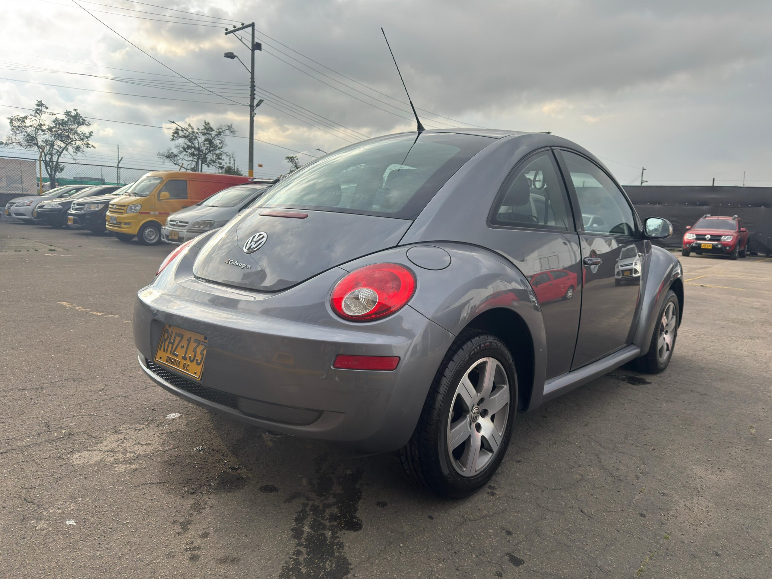 VOLKSWAGEN NEW BEETLE