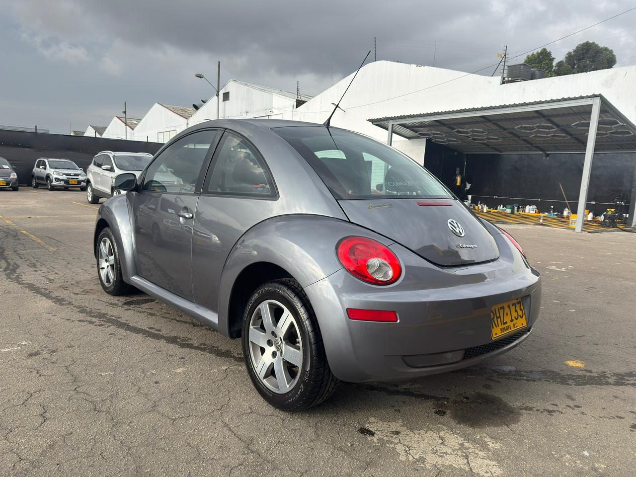 VOLKSWAGEN NEW BEETLE