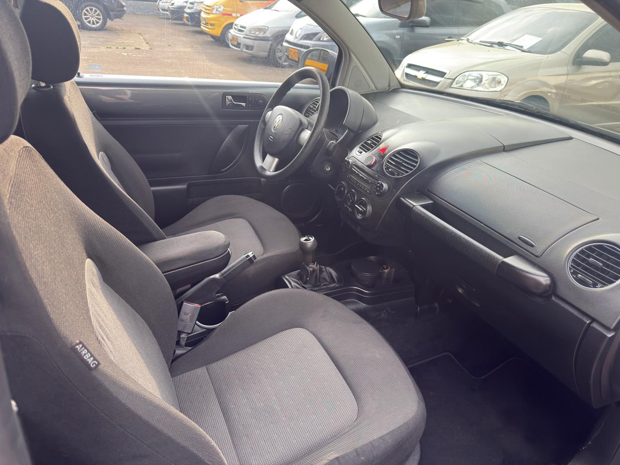 VOLKSWAGEN NEW BEETLE