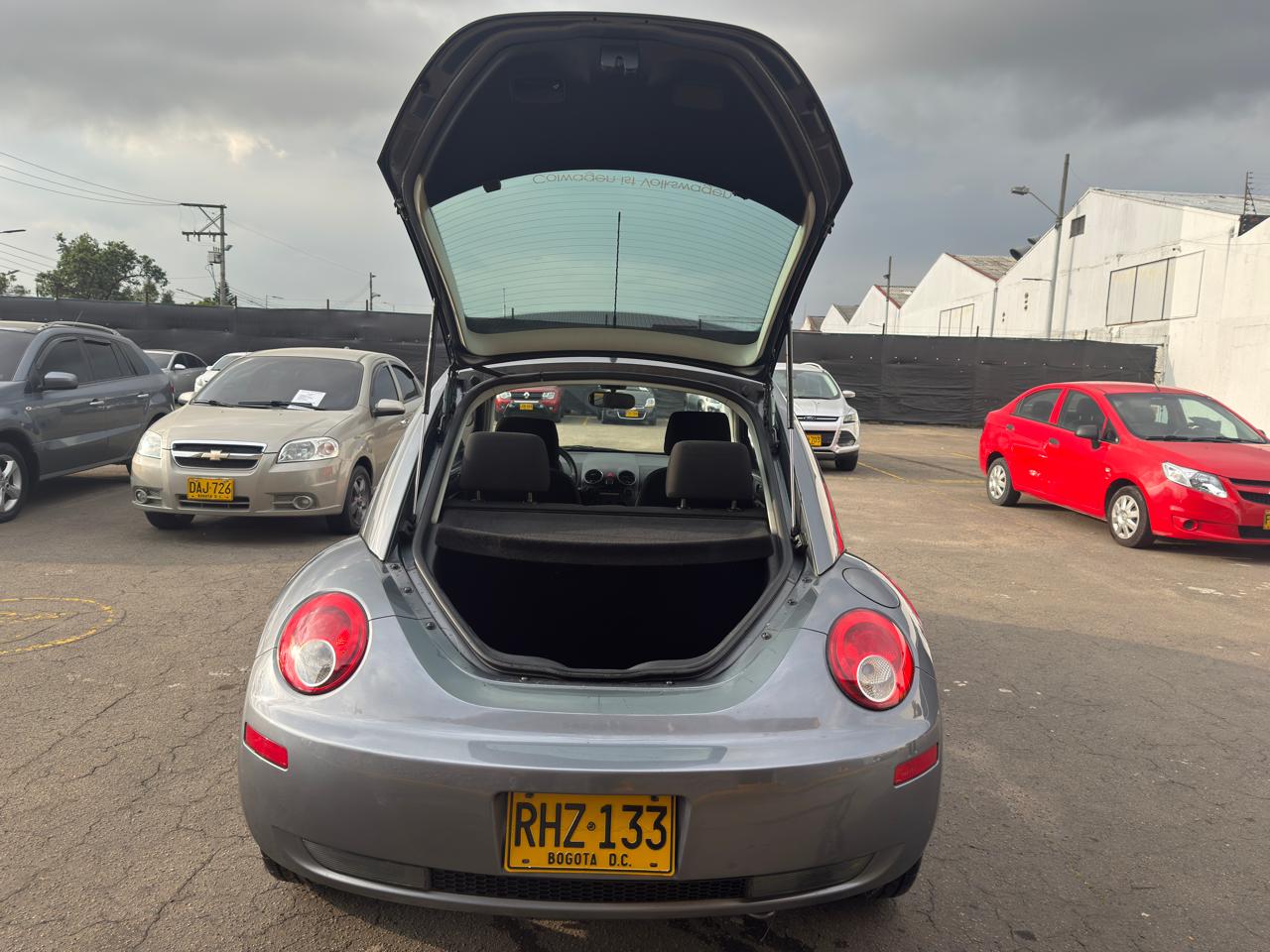 VOLKSWAGEN NEW BEETLE