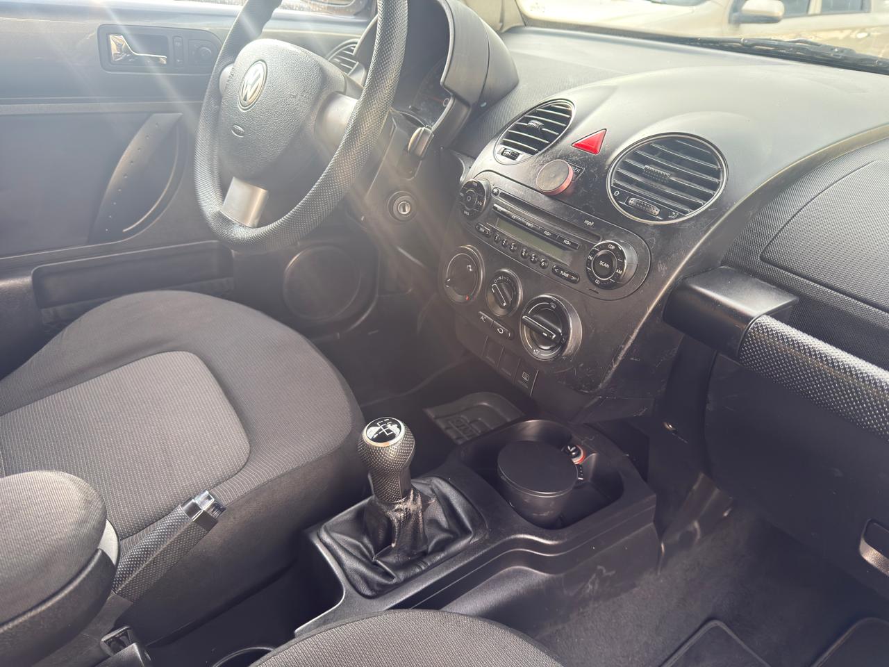 VOLKSWAGEN NEW BEETLE