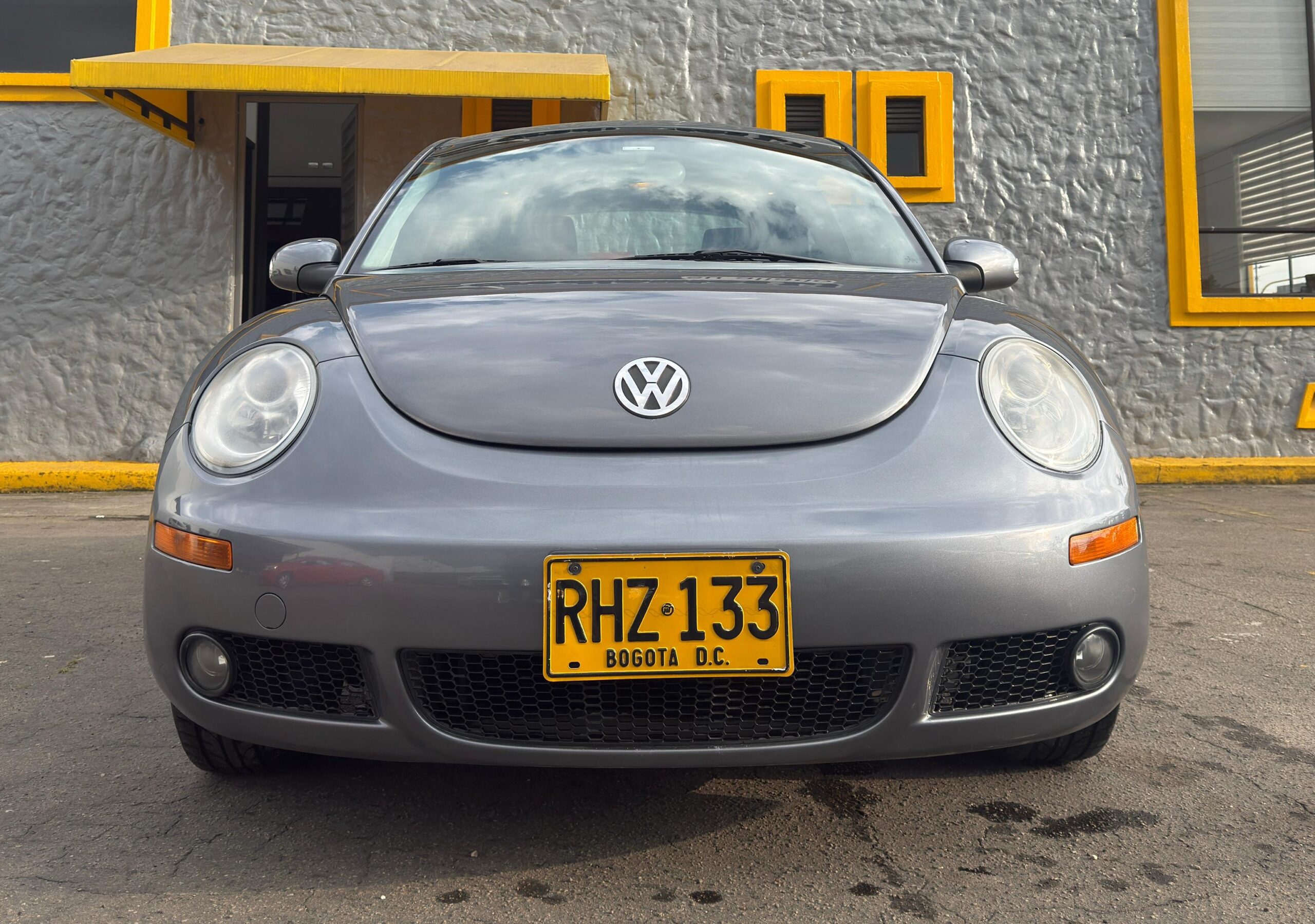 VOLKSWAGEN NEW BEETLE