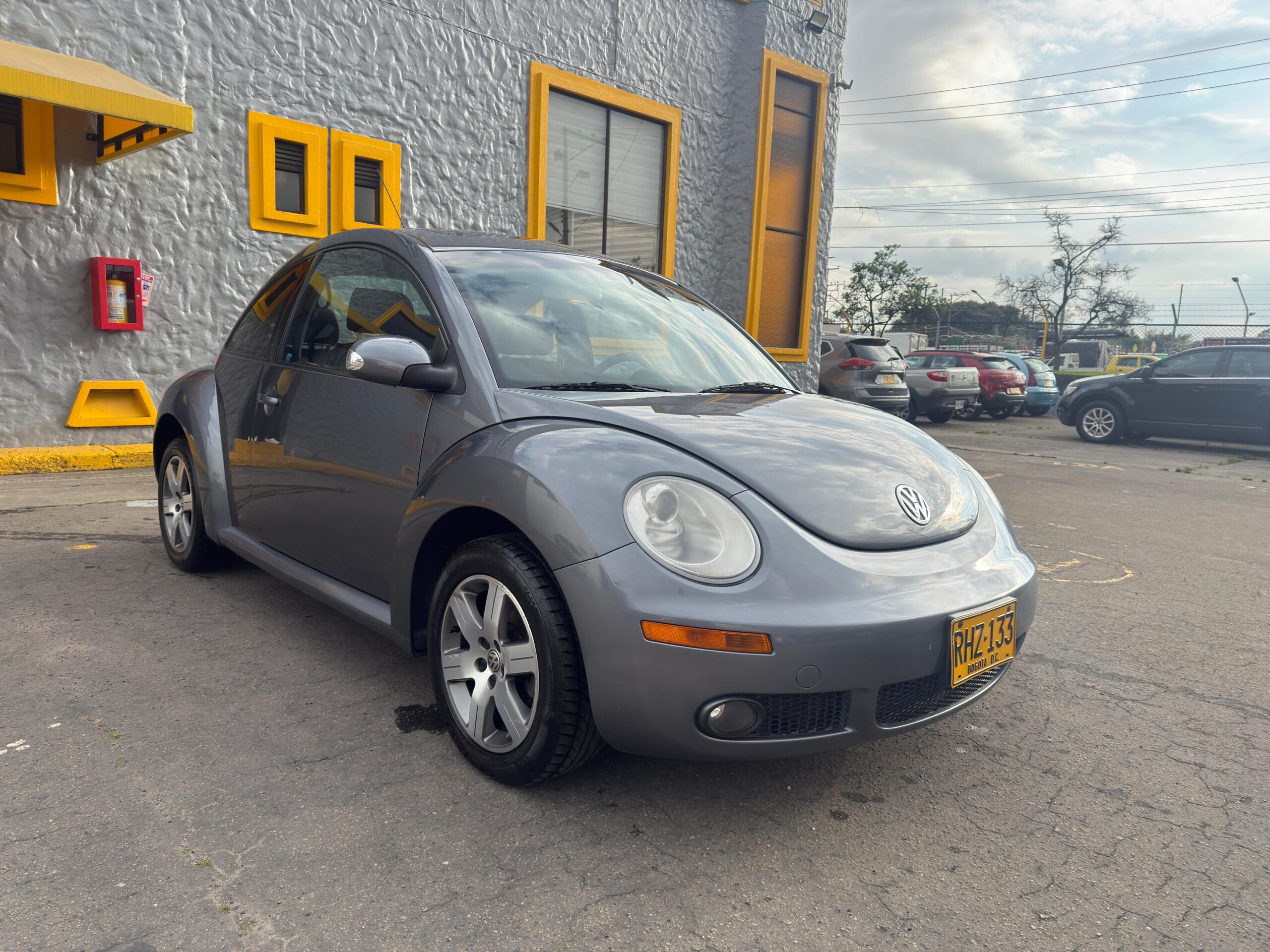 VOLKSWAGEN NEW BEETLE