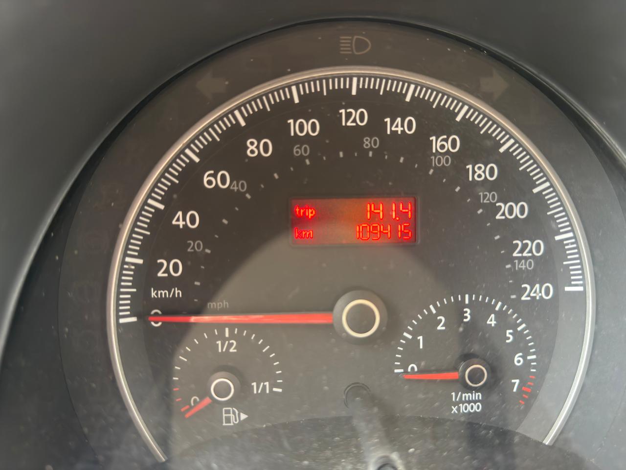 VOLKSWAGEN NEW BEETLE