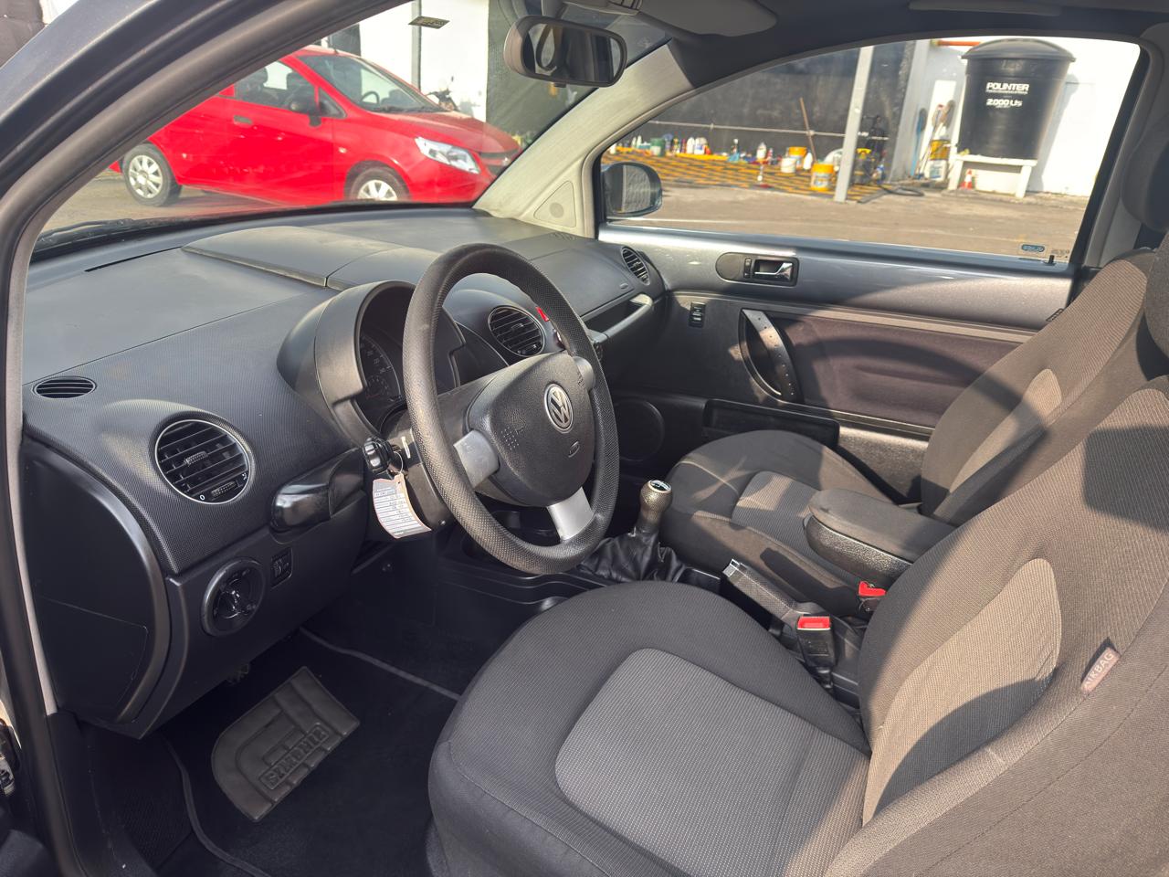 VOLKSWAGEN NEW BEETLE