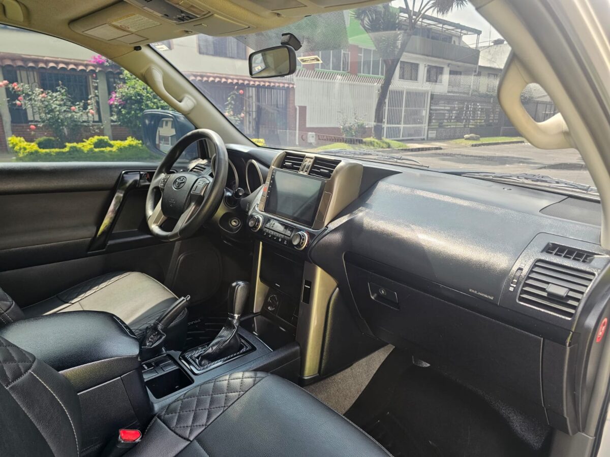 TOYOTA PRADO