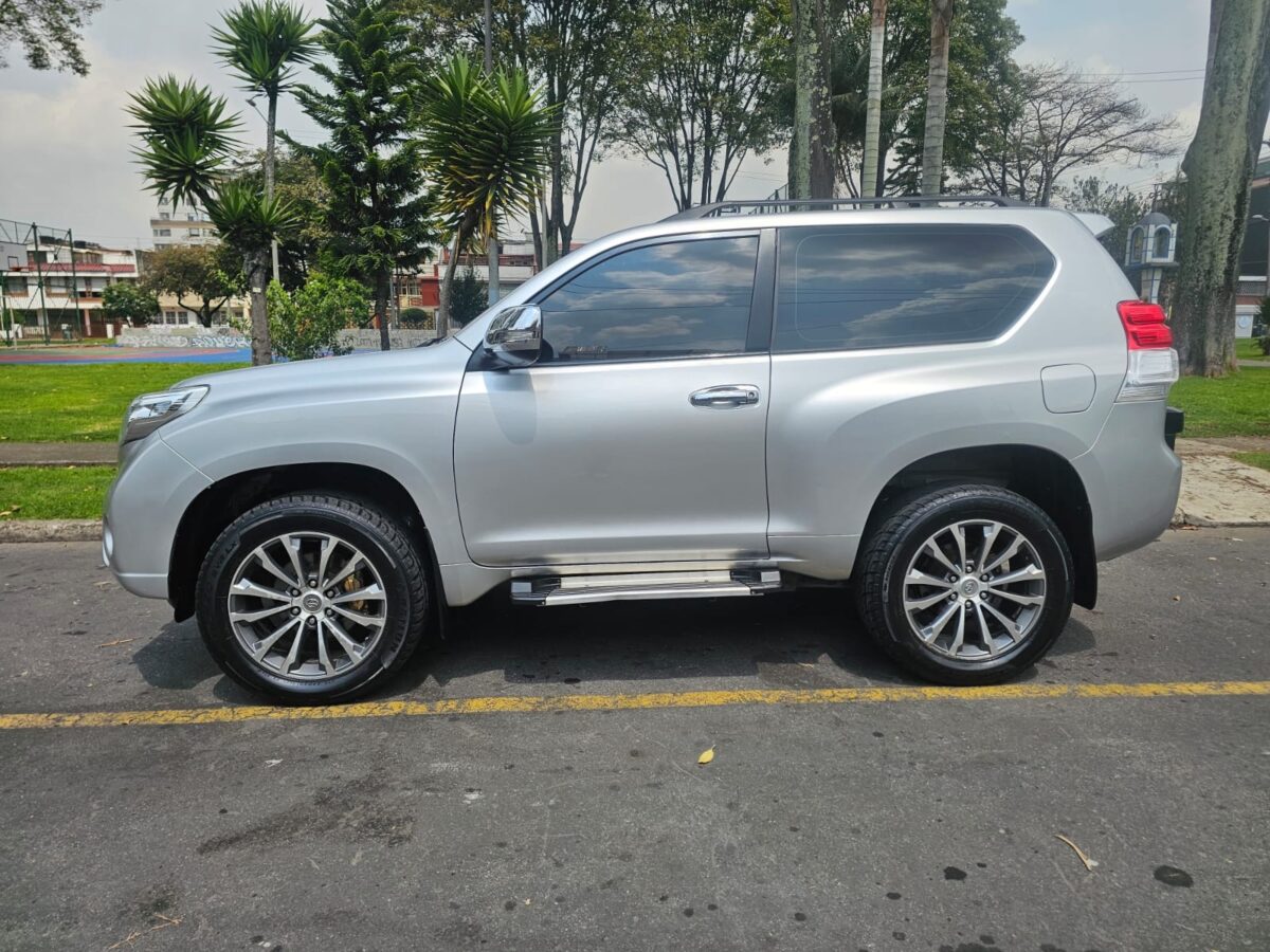 TOYOTA PRADO