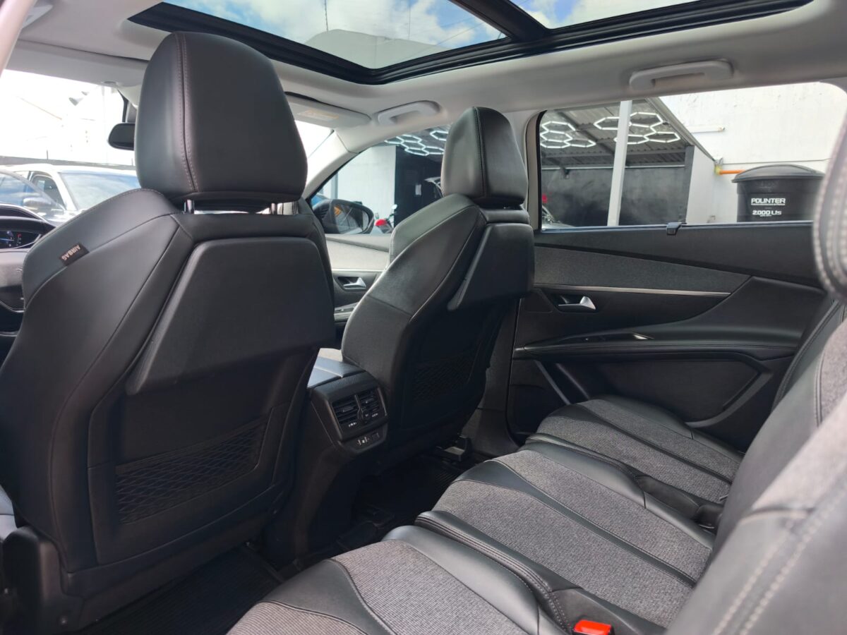 PEUGEOT 5008