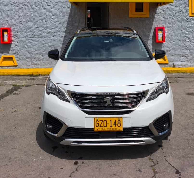 PEUGEOT 5008