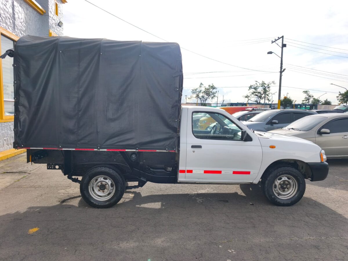 NISSAN NP300