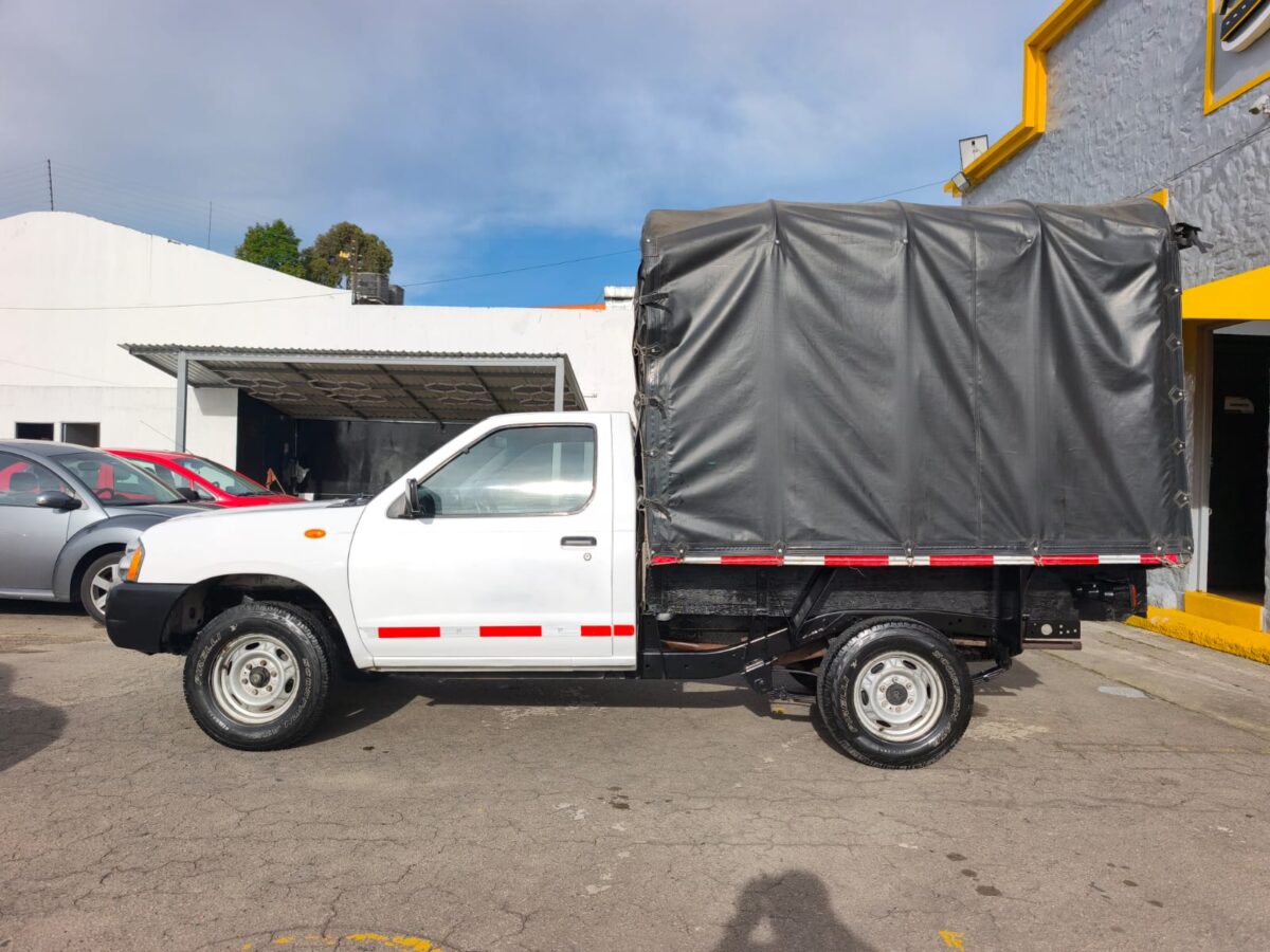 NISSAN NP300
