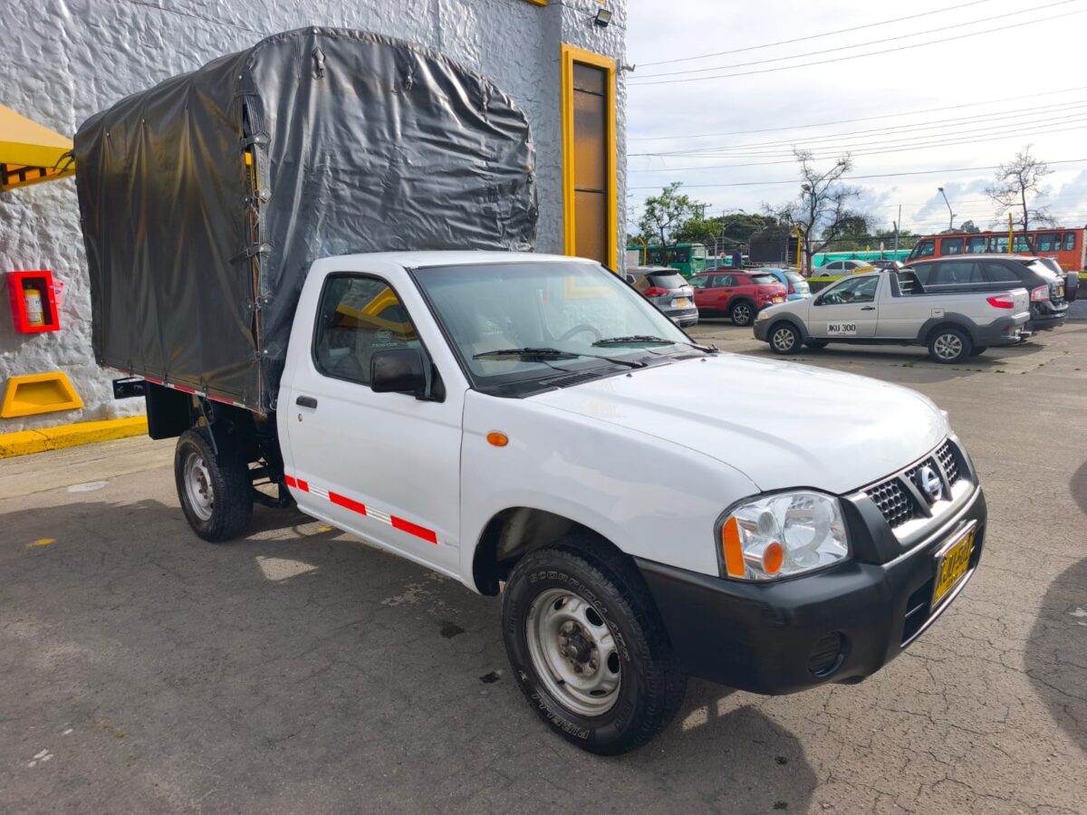 NISSAN NP300